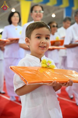 ภาพ No.215568:วันอาทิตย์ต้นเดือนที่ 6 เมษายน พ.ศ. 2568 ขบวนอัญเชิญผ้าป่าสมทบ มหาสังฆทาน 40,000 กว่าวัดทั่วประเทศ ณ สภาธรรมกายสากล วัดพระธรรมกาย