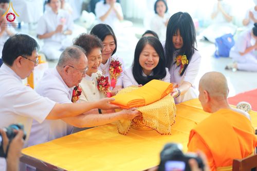 ภาพ No.291165:วันพุธที่ 7 มกราคม พ.ศ. 2569  พิธีบรรจุพระบรมสารีริกธาตุภายในพระเกตุองค์พระประธาน สมโภชพระประธาน พระธรรมกาย พิธีทอดผ้าป่า บุญแสงสว่าง ติดตั้งโซล่าเซล ณ ศูนย์ปฏิบัติธรรมพระมงคลเทพมุนี อ.สองพี่น้อง จ.สุพรรณบุรี