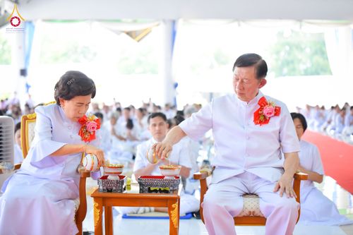 ภาพ No.327317:วันศุกร์ที่ 1 พฤษภาคม พ.ศ.2569 พิธีทอดผ้าป่า โปรยรัตนชาติ ตอกเสาเข็มมงคลต้นแรก สถาปนา “องค์พระเจดีย์เพื่อสร้างสันติภาพโลก” (แห่งแรกของภาคอีสาน) ณ ธุดงคสถานอำนาจเจริญ  อ.เมือง จ.อำนาจเจริญ