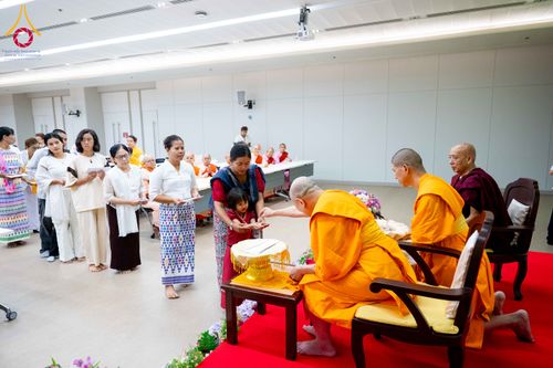 ภาพ No.313092:วันที่ 4 มีนาคม พ.ศ. 2559 หลวงพ่อทัตตชีโว รองเจ้าอาวาสวัดพระธรรมกาย ได้เมตตาถวายการต้อนรับปฏิสันถารพระอาคันตุกะจาก 19 ประเทศ ที่เดินทางมาร่วมงานวันมาฆบูชา ณ วัดพระธรรมกาย