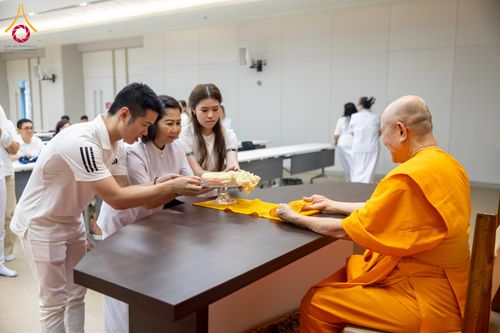 ภาพ No.324886:วันพฤหัสบดีที่ 23 เมษายน พ.ศ.2569  หลวงพ่อทัตตชีโว รองเจ้าอาวาสวัดพระธรรมกาย ถวายการต้อนรับและปฏิสันถารคณะชาวอินโดนีเซีย