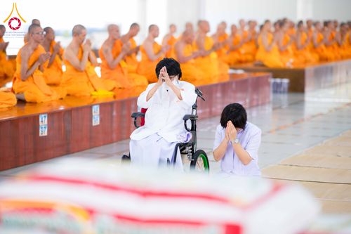 ภาพ No.329933:วันที่ 23 พฤษภาคม พ.ศ. 2569 พิธีถวายภัตตาหารเมนูสวรรค์ เพื่อการบรรลุธรรม ณ หอฉันคุณยายอาจารย์ฯ วัดพระธรรมกาย จังหวัดปทุมธานี