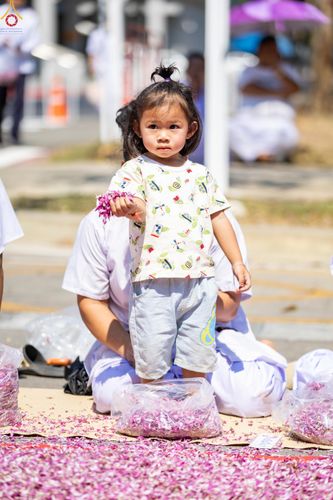 ภาพ No.304107:วันที่ 25 มกราคม พ.ศ. 2569 พิธีต้อนรับพระธรรมยาตรา  รร.สามัคคีราษฏร์บำรุง-วัดพระธรรมกาย ในโครงการธรรมยาตรา กตัญญูบูชา มหาปูชนียาจารย์ พระมงคลเทพมุนี(สด จนฺทสโร) พระผู้ปราบมาร อนุสรณ์สถาน 7 แห่ง ปีที่ 14