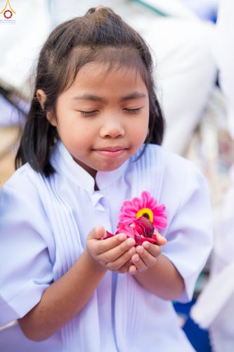 ภาพ No.292780:วันที่ 11 มกราคม พ.ศ. 2569 พิธีต้อนรับพระธรรมยาตรา ณ อนุสรณ์สถานลำดับที่ 3 สถานที่เกิดในเพศสมณะ วัดสองพี่น้อง อำเภอสองพี่น้อง จังหวัดสุพรรณบุรี ในโครงการธรรมยาตรา กตัญญูบูชา มหาปูชนียาจารย์ พระมงคลเทพมุนี(สด จนฺทสโร) พระผู้ปราบมาร อนุสรณ์สถาน 7 แห่ง ปีที