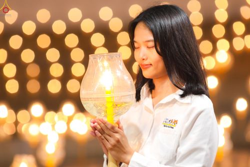 ภาพ No.290250:วันที่ 6 มกราคม พ.ศ. 2569 พิธีจุดประทีปถวายเป็นพุทธบูชา และบูชาธรรมมหาปูชนียาจารย์ (ภาพชุดที่ 2) ณ อนุสรณ์สถานมหาวิหารพระมงคลเทพมุนี (โลตัสแลนด์) อ.สองพี่น้อง จ.สุพรรณบุรี ในโครงการธรรมยาตรา กตัญญูบูชา มหาปูชนียาจารย์ พระมงคลเทพมุนี(สด จนฺทสโร) พระผู้ปรา