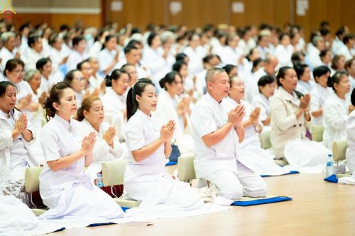 ภาพ No.239856:วันที่ ๒๒ - ๒๔ สิงหาคม พ.ศ. ๒๕๖๘ สัมมนารวมใจผู้นำบุญ บูชาธรรม ๘๑ ปี หลวงพ่อธัมมชโย กฐินสามัคคีทั่วไทย ๓๐,๐๐๐ วัด โครงการอุปสมบทบูชาธรรมมหาปูชนียาจารย์ ๓,๐๐๐ รูป รุ่นที่ ๑