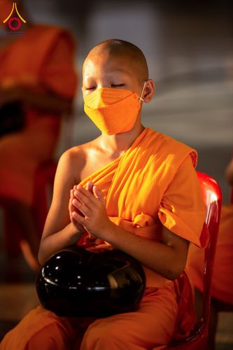 ภาพ No.133782:พิธีตักบาตร ข้าวสารอาหารแห้ง ณ บ้านแก้วเรือนทองคุณยายฯ สภาธรรมกายสากล วัดพระธรรมกาย วันอาทิตย์ต้นเดือนที่ 7 เมษายน พ.ศ. 2567