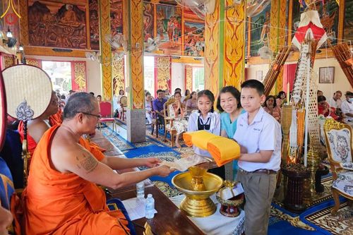 ภาพ No.182187:พิธีทอดกฐิน ณ วัดดอนตัน จ.น่าน ในโครงการทอดกฐินสามัคคีทั่วไทย 30,000 วัด บูชาธรรม 80 ปี หลวงพ่อธัมมชโย โดยคณะศิษยานุศิษย์วัดพระธรรมกาย วันที่ 9 พฤศจิกายน พ.ศ.2567 กฐินสัมฤทธิ์เด็กดี V-Star โรงเรียนนารานุบาล จ.ชลบุรี และโรงเรียนชุมชนบ้านดอนตัน จ.น่าน