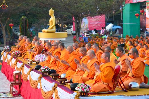 ภาพ No.75667:พิธีเจริญพระพุทธมนต์ และ ตักบาตรพระ 1,111 รูป  บำเพ็ญกุศลเพื่อถวายพระพรชัยมงคลแด่  สมเด็จพระเจ้าลูกเธอ เจ้าฟ้าพัชรกิติยาภา นเรนทิราเทพยวดี กรมหลวงราชสาริณีสิริพัชร มหาวัชรราชธิดา วันเสาร์ที่ 11 กุมภาพันธ์ พ.ศ. 2566 ณ วัดห้วยตองสัก อ.จอมทอง จ.เชียงใหม่