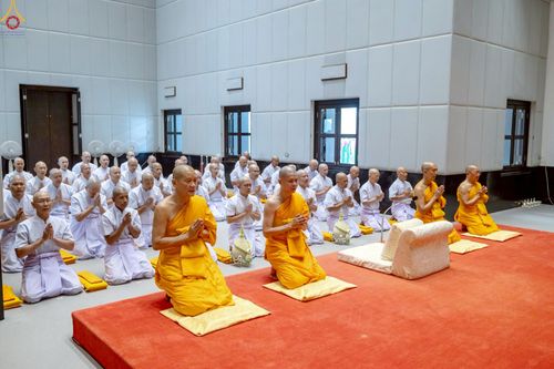 ภาพ No.229110:วันเสาร์ที่ 14 มิถุนายน พ.ศ. 2568 พิธีบรรพชา , พิธีถวายบาตร , พิธีอุปสมบท ในโครงการบรรพชาอุปสมบทหมู่ ผู้บริหารรุ่นที่ 15 และ อุดมศึกษา รุ่นที่ 52 ณ โบสถ์พระไตรปิฎก วัดพระธรรมกาย