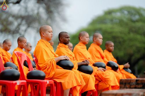 ภาพ No.138486:พิธีตักบาตร วัดราชบูรณะ จ.พระนครศรีอยุธยา วันที่ 25 พฤษภาคม พ.ศ.2567