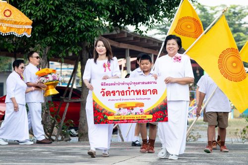 ภาพ No.200454:พิธีทอดผ้าป่าทำนุบำรุงศาสนสถาน ณ วัดรางกำหยาด ตำบลบางภาษี อำเภอบางเลน จังหวัดนครปฐม ในโครงการธรรมยาตรา กตัญญูบูชา มหาปูชนียาจารย์ พระมงคลเทพมุนี(สด จนฺทสโร) พระผู้ปราบมาร อนุสรณ์สถาน 7 แห่ง ปีที่ 13 วันที่ 22 มกราคม พ.ศ. 2568