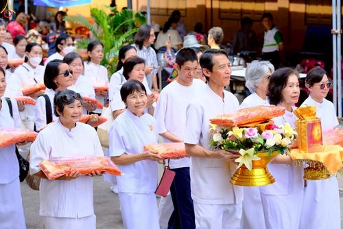 ภาพ No.251335:วันที่ 8 ตุลาคม พ.ศ. 2568 พิธีทอดกฐินสามัคคีทั่วไทย 30,000 วัด โดยคณะศิษยานุศิษย์ บูชาธรรม 81 ปี หลวงพ่อธัมมชโย ณ วัดทองบน กรุงเทพฯ