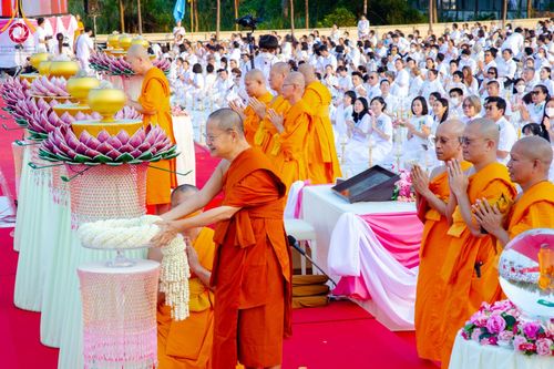 ภาพ No.109534:พิธีจุดประทีปถวายเป็นพุทธบูชา และบูชาธรรมมหาปูชนียาจารย์ วันที่ 10 มกราคม พ.ศ. 2567 ณ อนุสรณ์สถานคลองบางนางแท่น อ.สามพราน จ.นครปฐม