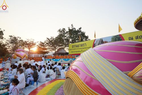 ภาพ No.195300:พิธีตักบาตรพระธรรมยาตรา ณ อนุสรณ์สถานลำดับที่ 3 สถานที่เกิดใหม่ในเพศสมณะ วัดสองพี่น้อง ต.ต้นตาล อ.สองพี่น้อง จ.สุพรรณบุรี ในโครงการธรรมยาตรา กตัญญูบูชา มหาปูชนียาจารย์ พระมงคลเทพมุนี(สด จนฺทสโร) พระผู้ปราบมาร ปีที่ 13 วันที่ 15 มกราคม พ.ศ.2568