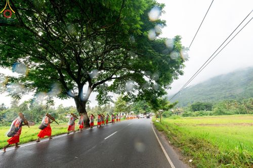 ภาพ No.140894:PhotoStory มหาศรัทธา ธรรมยาตราศรีลังกา EP.5 โครงการสยาม-ลังกา ธรรมยาตรา ฉลองเทศกาลวิสาขบูชาแห่งชาติ ศรีลังกา บูชาธรรม 80 ปีหลวงพ่อธัมมชโย เส้นทางจาก เมืองดัมบูลลา ไปยัง เมืองมาตะเล ตั้งแต่วันที่ 17-20 พฤษภาคม พ.ศ.2567