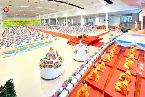 ภาพ No.215668:วันอาทิตย์ต้นเดือนที่ 6 เมษายน พ.ศ. 2568 พิธีทอดผ้าป่าสมทบ เพื่องานถวายมหาสังฆทาน 40,000 กว่าวัดทั่วประเทศ ณ สภาธรรมกายสากล วัดพระธรรมกาย