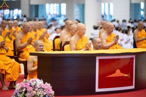 ภาพ No.59188:พิธีเจริญพระพุทธมนต์ ถวายภัตตาหารเป็นสังฆทาน เนื่องในวาระอายุวัฒนมงคล 80 ปี หลวงพ่อธัมมชโย ณ สภาธรรมกายสากล วัดพระธรรมกาย วันพุธที่ 24 เมษายน พ.ศ.2567