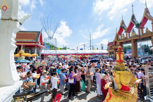 ภาพ No.167022:พิธีทอดกฐิน ณ วัดอัยยิการาม จ.ปทุมธานี ในโครงการกฐินสามัคคีทั่วไทย 30,000 วัด บูชาธรรม 80 ปี หลวงพ่อธัมมชโย โดยคณะศิษยานุศิษย์วัดพระธรรมกาย วันที่ 23 ตุลาคม พ.ศ. 2567