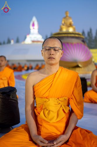 ภาพ No.191648:พระธรรมยาตราปฏิบัติธรรม และถ่ายภาพหมู่ประวัติศาสตร์ ณ อนุสรณ์สถานคลองบางนางแท่น อ.สามพราน จ.นครปฐม ในโครงการธรรมยาตรา กตัญญูบูชา มหาปูชนียาจารย์ พระมงคลเทพมุนี(สด จนฺทสโร) พระผู้ปราบมาร อนุสรณ์สถาน 7 แห่ง ปีที่ 13 วันที่ 8 มกราคม พ.ศ. 2568