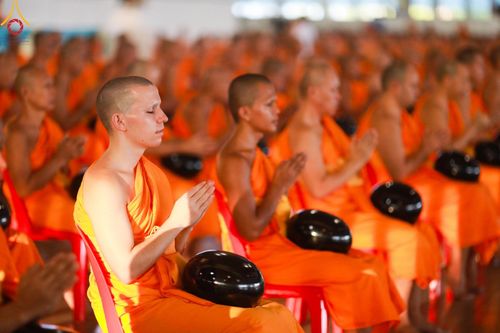 ภาพ No.158891:พิธีตักบาตร ในวันอาทิตย์ต้นเดือน วันที่ 6 ตุลาคม พ.ศ. 2567 ณ สภาธรรมกายสากล วัดพระธรรมกาย