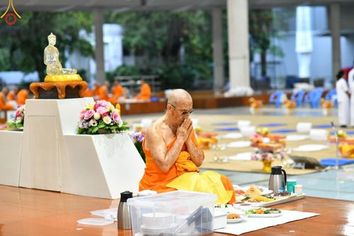 ภาพ No.182302:พิธีถวายภัตตาหารเมนูสวรรค์ "เพื่อการบรรลุธรรม" วันเสาร์ที่ 14 ธันวาคม พ.ศ. 2567 ณ หอฉันคุณยายอาจารย์ฯ วัดพระธรรมกาย