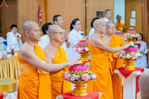 ภาพ No.91211:พิธีสมโภชพระประธาน "พระธรรมกาย" , พิธีเปิดไฟมงคลและเปิดไฟส่องสว่างรัศมีดวงธรรมพระประธาน "พระธรรมกาย" , พิธีทอดผ้าป่าภาคพื้น 19 วัดศูนย์สาขาภาคพื้นอเมริกา  และพิธีมุทิตาสักการะพระมหาเถระ พระเถระ ประจำปี 2566 วันอาทิตย์ที่ 15 ตุลาคม พ.ศ. 2566