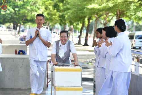 ภาพ No.151123:พิธีบูชาข้าวพระ ในวันอาทิตย์ต้นเดือน วันที่ 1 กันยายน พ.ศ. 2567 ณ สภาธรรมกายสากล วัดพระธรรมกาย