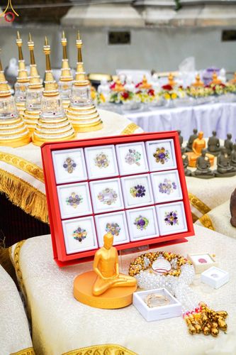 ภาพ No.88494:พิธีถวายพระบรมสารีริกธาตุ องค์พระธรรมกาย ดวงแก้วและรัตนชาติ เพื่อประดิษฐานในพระเจดีย์องค์บริวารของพระธาตุหลวงเงินยวง ณ อำเภอแม่จัน จังหวัดเชียงราย ในวันที่ 17 กันยายน พ.ศ. 2566