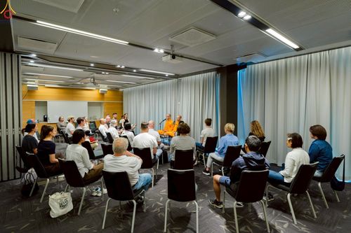 ภาพ No.229316:วันที่ 15 มิถุนายน พ.ศ. 2568 Meditation wisdom talks 2025 โดย พระอาจารย์ไมเคิล วีรธมฺโม และ พระอาจารย์นิค สนฺตจิตฺโต โดยมีผู้เข้าร่วมโครงการ เป็นชาวสวีเดนและชาวยุโรป จำนวน 30 ท่าน  ณ โรงแรม Radissonblu waterfront กรุงสตอกโฮล์ม ประเทศสวีเดน