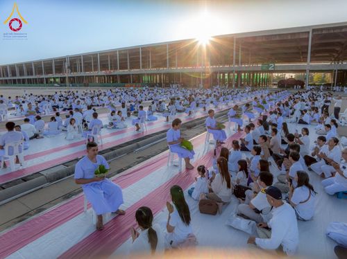 ภาพ No.274710:วันอาทิตย์ที่ 30 พฤศจิกายน พ.ศ. 2568 พิธีปลงผม โครงการอุปสมบทบูชาธรรมมหาปูชนียาจารย์ ปี 2568 ณ ลานธรรมพระมหาธรรมกายเจดีย์ ฝั่งทิศตะวันตก ระหว่างวิหารคดหมายเลข 8 และ 9 วัดพระธรรมกาย