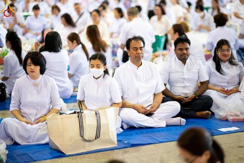 ภาพ No.124385:พิธีตักบาตรในวันมาฆบูชา ณ บ้านแก้วเรือนทองคุณยายฯ วัดพระธรรมกาย จ.ปทุมธานี วันเสาร์ที่ 24 กุมภาพันธ์ พ.ศ. 2567