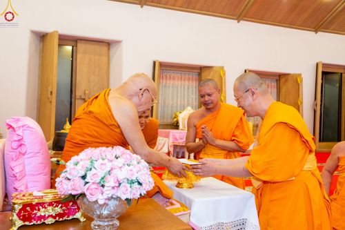 ภาพ No.84931:พิธีทำสามีจิกรรมและรับฟังโอวาท จากพระผู้ใหญ่ พระมหาเถระ พระสังฆาธิการ เนื่องในเทศกาลเข้าพรรษา ของคณะสงฆ์วัดพระธรรมกาย นำโดยหลวงพ่อทัตตชีโว วันที่ 3 สิงหาคม พ.ศ. 2566