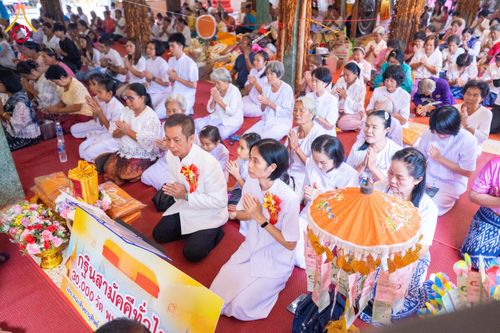 ภาพ No.172559:พิธีทอดกฐิน วัดศรีบุญเรือง จ.สกลนคร ในโครงการกฐินสามัคคีทั่วไทย 30,000 วัด บูชาธรรม 80 ปี หลวงพ่อธัมมชโย โดยคณะศิษยานุศิษย์วัดพระธรรมกาย วันที่ 25 ตุลาคม พ.ศ. 2567