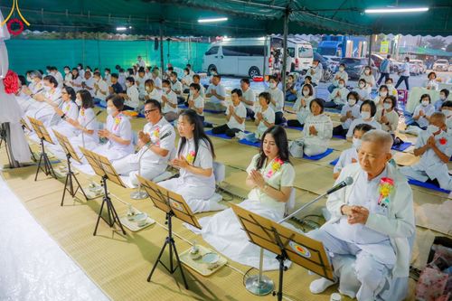 ภาพ No.108049:พิธีถวายภัตตาหารเป็นสังฆทาน แด่คณะพระธรรมยาตราฯ ในโครงการธรรมยาตรากตัญญูบูชา มหาปูชนียาจารย์ พระมงคลเทพมุนี(สด จนฺทสโร) พระผู้ปราบมาร อนุสรณ์สถาน 7 แห่ง ปีที่ 12 วันที่ 8 มกราคม พ.ศ. 2567 ณ อนุสรณ์สถานมหาวิหารพระมงคลเทพมุนี (โลตัสแลนด์) อ.สองพี่น้อง จ.สุ