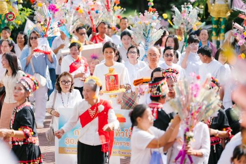 ภาพ No.169253:พิธีทอดกฐิน ณ วัดพุทธนิมิตร จ.เชียงใหม่ ในโครงการกฐินสามัคคีทั่วไทย 30,000 วัด บูชาธรรม 80 ปี หลวงพ่อธัมมชโย โดยคณะศิษยานุศิษย์วัดพระธรรมกาย วันที่ 24 ตุลาคม พ.ศ. 2567