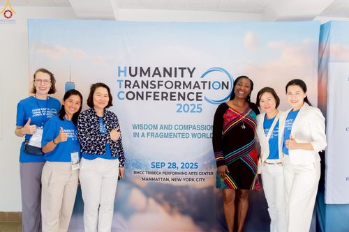 ภาพ No.249728:วันอาทิตย์ที่ 28 กันยายน พ.ศ. 2568 การปฏิบัติธรรมบูชาธรรม 108 ปี แห่งการบรรลุธรรมของหลวงปู่วัดปากน้ำ ได้จุดประทีปสันติภาพไปทั่วโลก และได้ร่วมเสวนาทางปัญญา เพื่อการขยายพระพุทธศาสนาวิชชาธรรมกายไปทั่วโลก  ในงาน HTC Newyork USA