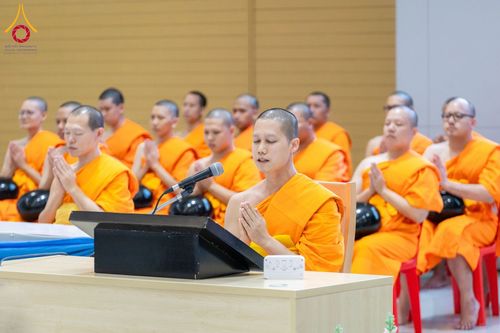 ภาพ No.60736:พิธีตักบาตรพระภิกษุสามเณร ธรรมทายาทระดับอุดมศึกษา วันเสาร์ที่ 20 เมษายน พ.ศ. 2567 ณ ห้องปฎิบัติธรรม ชั้นลอย มหารัตนวิหารคด 13 วัดพระธรรมกาย จ.ปทุมธานี