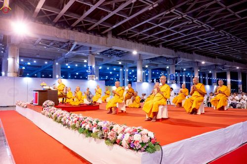 ภาพ No.228739:วันอังคารที่ 10 มิถุนายน พ.ศ. 2568 (วันพระขึ้น 15 ค่ำ เดือน 7) พิธีสวดธัมมจักกัปปวัตตนสูตร ครบ 7,439,000,000 จบ วัดพระธรรมกาย