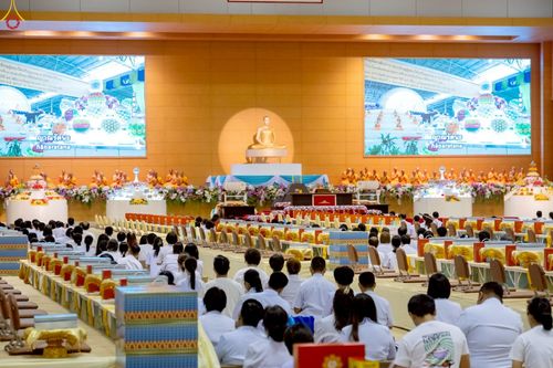 ภาพ No.236021:วันที่ 3 สิงหาคม พ.ศ. 2568 พิธีบูชาข้าวพระ ณ สภาธรรมกายสากล วัดพระธรรมกาย