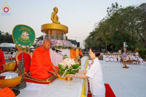 ภาพ No.208614:ตักบาตรพระ 1,743 รูป ครบรอบ 743 ปี นครน่าน ถวายเป็นพุทธบูชา น้อมบุญกุศลอุทิศให้บรรพบุรุษ วันอาทิตย์ ที่ 16 กุมภาพันธ์ พ.ศ. 2568 ณ ถนนคนเดินข่วงเมืองน่าน ต.ในเวียง อ.เมือง จ.น่าน