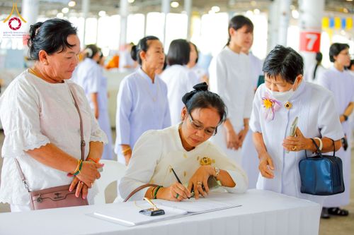 ภาพ No.264268:วันอาทิตย์ที่ 2 พฤศจิกายน พ.ศ. 2568 พิธีบูชาข้าวพระ ณ สภาธรรมกายสากล วัดพระธรรมกาย