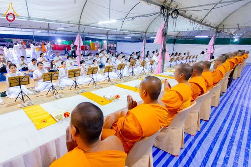 ภาพ No.198286:พิธีถวายภัตตาหารเป็นสังฆทาน แด่พระธรรมยาตรา ณ อนุสรณ์สถานบางปลา วัดบางปลา อำเภอบางเลน จังหวัดนครปฐม ในโครงการธรรมยาตรา กตัญญูบูชา มหาปูชนียาจารย์ พระมงคลเทพมุนี(สด จนฺทสโร) พระผู้ปราบมาร อนุสรณ์สถาน 7 แห่ง ปีที่ 13 วันที่ 20 มกราคม พ.ศ. 2568