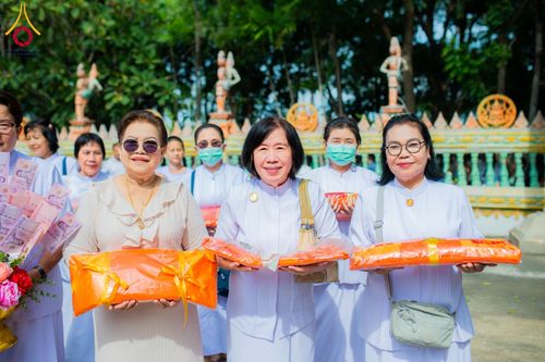 ภาพ No.178334:พิธีทอดกฐิน ณ วัดหัวโพธิ์ ต.หัวโพธิ์ อ.สองพี่น้อง จ.สุพรรณบุรี ในโครงการทอดกฐินสามัคคีทั่วไทย 30,000 วัด บูชาธรรม 80 ปี หลวงพ่อธัมมชโย โดยคณะศิษยานุศิษย์วัดพระธรรมกาย วันที่ 9 พฤศจิกายน พ.ศ. 2567