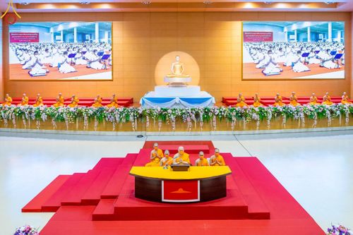 ภาพ No.88227:พิธีทอดผ้าป่าถวายทุนการศึกษาพระภิกษุสามเณรทั่วโลก, มอบโล่ผู้อุปถัมภ์มหาวิทยาลัยฯ ในวันครบรอบสถาปนา 20 ปี มหาวิทยาลัยธรรมกายแคลิฟอร์เนีย (DOU), พิธีถวายมหาสังฆทาน 108 รูป บูชาธรรมมหาปูชนียาจารย์ วันเสาร์ที่ 16 กันยายน พ.ศ. 2566 ณ ห้องแก้วสารพัดนึก1 วัดพระ