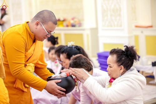 ภาพ No.92561:พิธีทอดกฐินสามัคคี ณ วัดพระธรรมกายฮัมบวร์ค เยอรมนี วันที่ 5 พฤศจิกายน พ.ศ. 2566