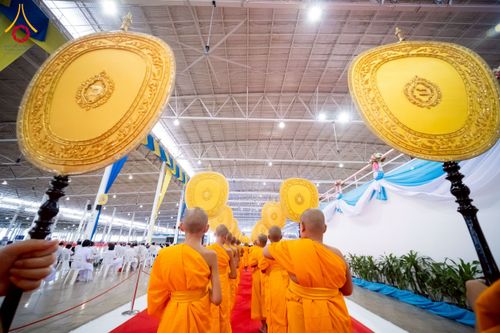 ภาพ No.237400:วันอาทิตย์ที่ 10 สิงหาคม พ.ศ.2568 พิธีมอบใบประกาศเกียรติคุณ โครงการสอบบาลี "ฉลองแชมป์" บูชาธรรม 80 ปี หลวงพ่อธัมมชโย ประจำปี 2568 และ พิธีมอบดวงแก้วสามเณรทรงบาลีไวยากรณ์ ณ สภาธรรมกายสากล วัดพระธรรมกาย ปทุมธานี