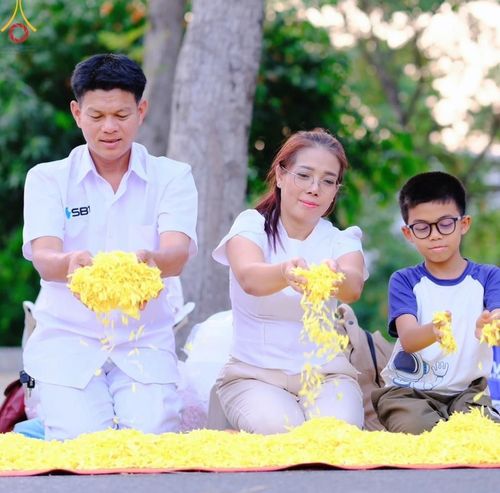 ภาพ No.201971:พิธีต้อนรับพระธรรมยาตรา ณ อนุสรณ์สถานลำดับที่ 7 สถานที่ขยายวิชชาธรรมกาย วัดพระธรรมกาย ต.คลองสาม อ.คลองหลวง จ.ปทุมธานี ในโครงการธรรมยาตรา กตัญญูบูชา มหาปูชนียาจารย์ พระมงคลเทพมุนี(สด จนฺทสโร) พระผู้ปราบมาร อนุสรณ์สถาน 7 แห่ง ปีที่ 13 วันที่ 26 มกราคม 2568