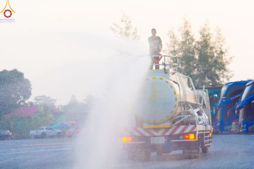 ภาพ No.107496:พิธีตักบาตรพระธรรมยาตราฯ ในโครงการธรรมยาตรากตัญญูบูชา มหาปูชนียาจารย์ พระมงคลเทพมุนี(สด จนฺทสโร) พระผู้ปราบมาร ปีที่ 12 ณ อนุสรณ์สถานมหาวิหารพระมงคลเทพมุนี อ.สองพี่น้อง จ.สุพรรณบุรี วันที่ 7 มกราคม พ.ศ. 2567