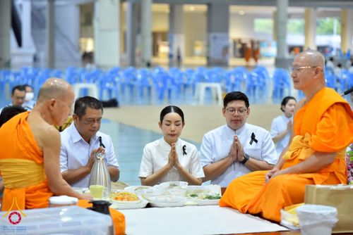 ภาพ No.267521:วันที่ 7 พฤศจิกายน พ.ศ. 2568 พสกนิกรอำเภอคลองหลวง รวมใจบำเพ็ญกุศลปัณรสมวาร (15 วัน) อุทิศถวายเป็นพระราชกุศลแด่ “สมเด็จพระพันปีหลวง” ณ วัดพระธรรมกาย